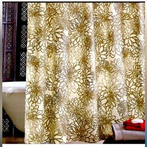⭐️ Target Home Fabric Shower Curtain in Mums pattern